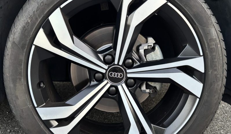 
								Audi Q3 Sportback Black Line 35 TFSI 150 C.V. HEV. S-Tronic. full									