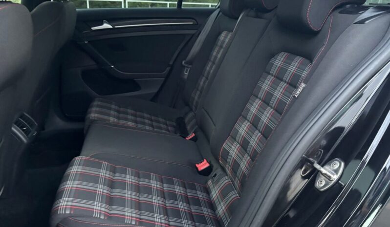 
								Volkswagen Golf GTI VII Performance 2.0 TSI 230 C.V. DSG. full									