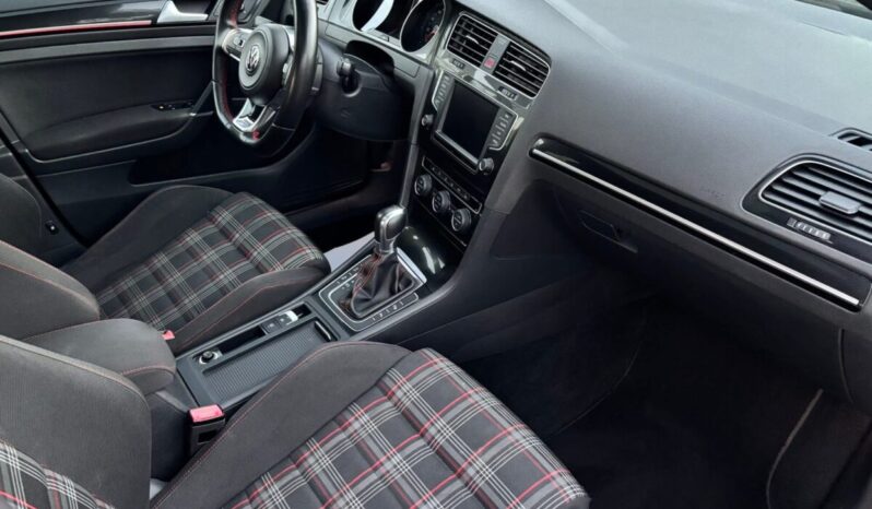 
								Volkswagen Golf GTI VII Performance 2.0 TSI 230 C.V. DSG. full									
