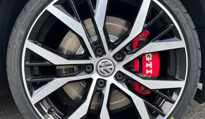 
								Volkswagen Golf GTI VII Performance 2.0 TSI 230 C.V. DSG. full									