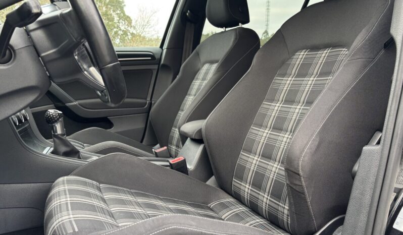 
								Volkswagen Golf VII GTD 2.0 TDI 184 C.V. full									