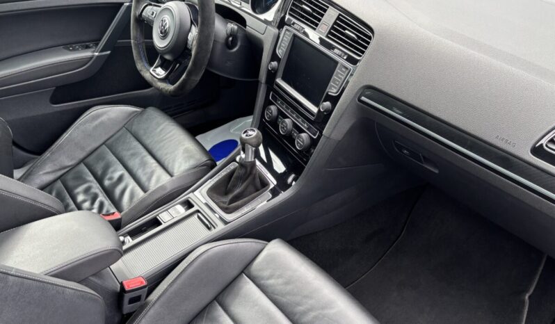 
								Volkswagen Golf VII R 2.0 TSI 300 C.V. 4 Motion. full									