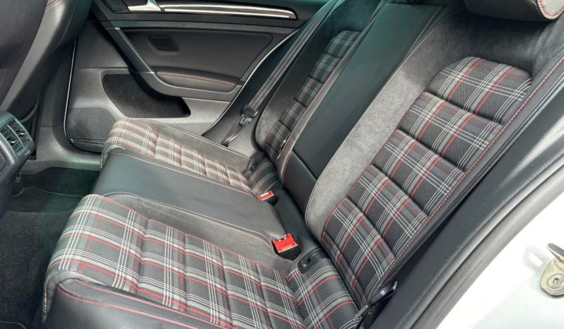 
								Volkswagen Golf GTI VII Performance 2.0 TSI 230 C.V. DSG. full									