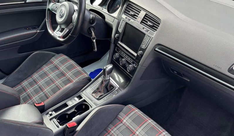 
								Volkswagen Golf GTI VII Performance 2.0 TSI 230 C.V. DSG. full									