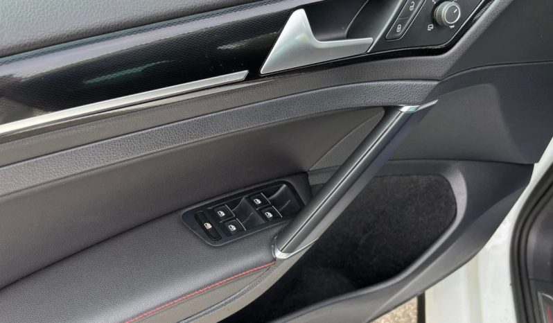 
								Volkswagen Golf GTI VII Performance 2.0 TSI 230 C.V. DSG. full									