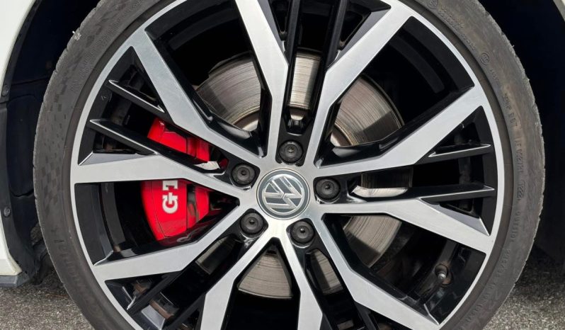 
								Volkswagen Golf GTI VII Performance 2.0 TSI 230 C.V. DSG. full									