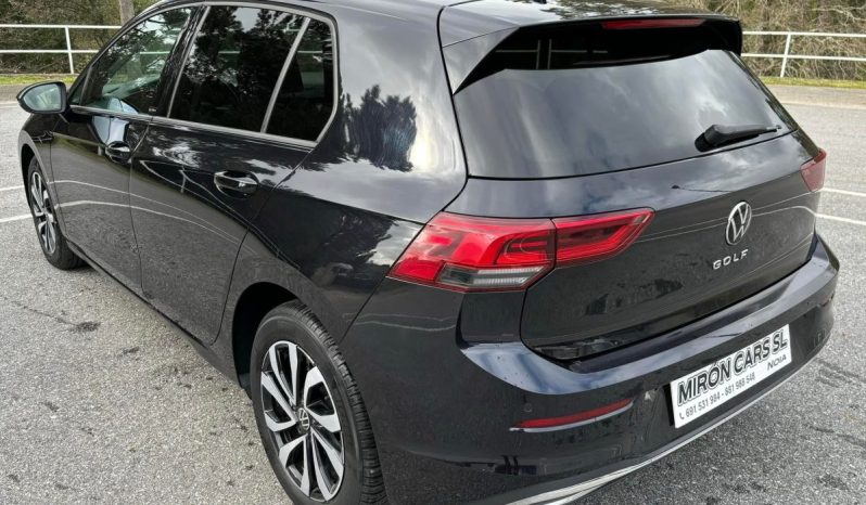 
								Volkswagen Golf 8 Life 2.0 TDI 115 C.V. full									