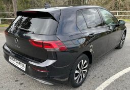 
										Volkswagen Golf 8 Life 2.0 TDI 115 C.V. full									