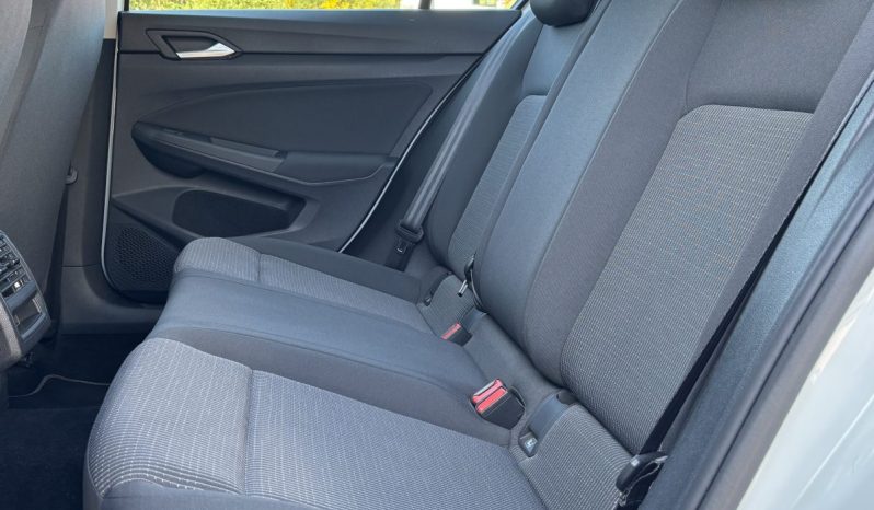 
								Volkswagen Golf 8 Advance 2.0 TDI 115 C.V. full									