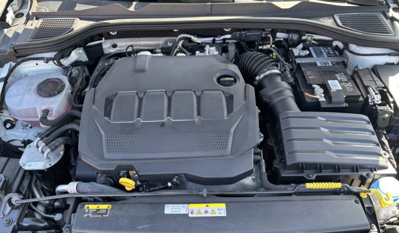 
								Volkswagen Golf 8 Advance 2.0 TDI 115 C.V. full									