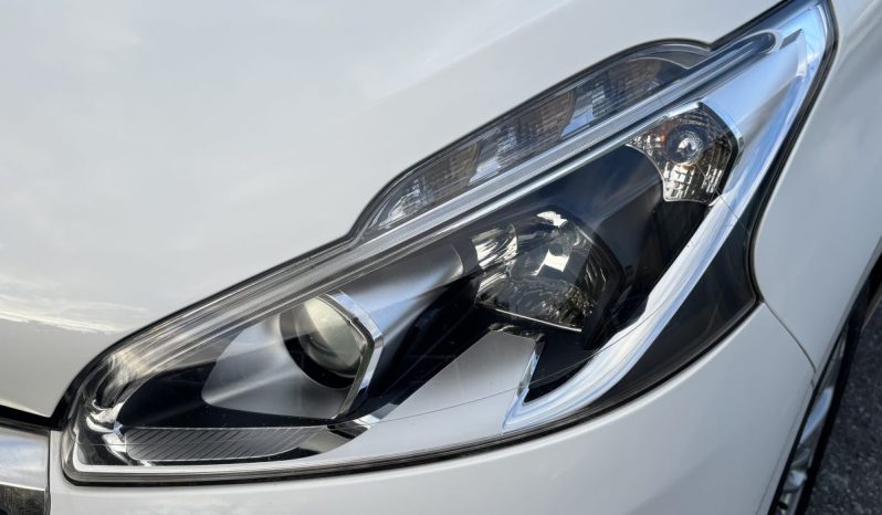 
								Peugeot 208 Style 1.6 BlueHDI 75 C.V. full									
