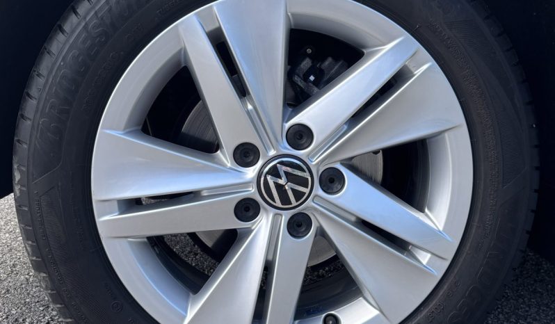 
								Volkswagen Golf 8 Advance 2.0 TDI 115 C.V. full									