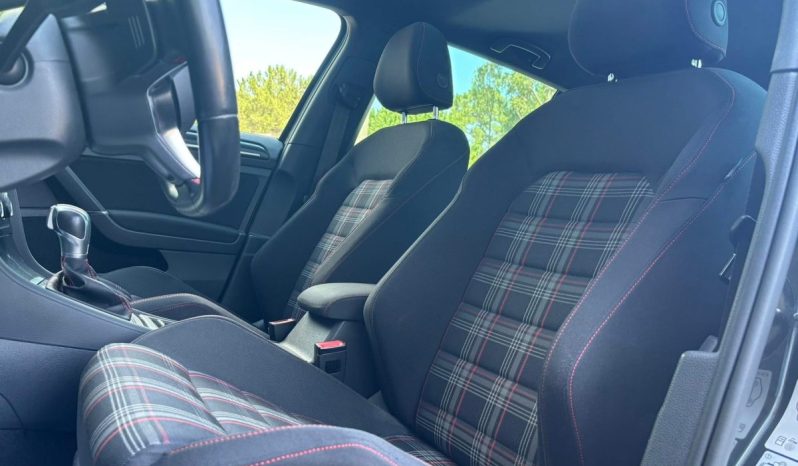 
								Volkswagen Golf GTI VII Performance 2.0 TSI 230 C.V. DSG. full									