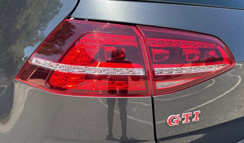 
								Volkswagen Golf GTI VII Performance 2.0 TSI 230 C.V. DSG. full									