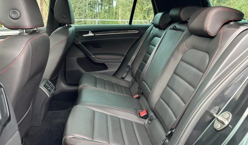 
								Volkswagen Golf GTI VII Performance 2.0 TSI 230 C.V. DSG. full									