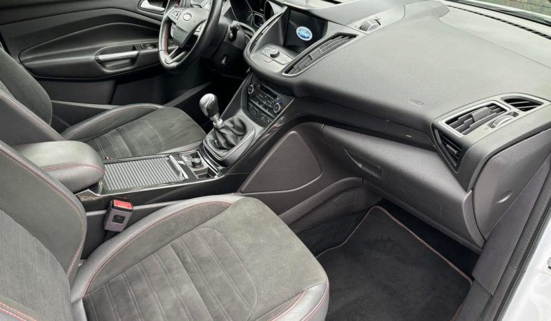
								Ford Kuga ST-Line 2.0 TDCI 150 C.V. full									
