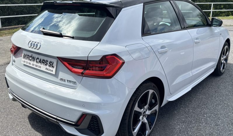 
								Audi A1 Sportback Adrenalin 25 TFSI 95 C.V. full									