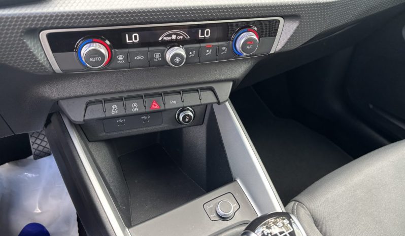 
								Audi A1 Sportback Adrenalin 25 TFSI 95 C.V. full									