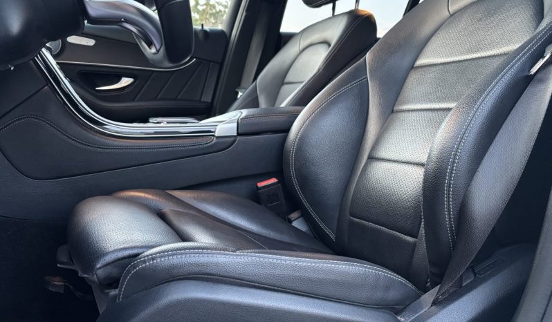 
								Mercedes-Benz GLC Coupe 300D 4Matic Pack AMG full									
